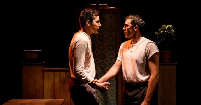 Είδαμε τον «Ήλιο με δόντια» στο Θέατρο Μπέλλος