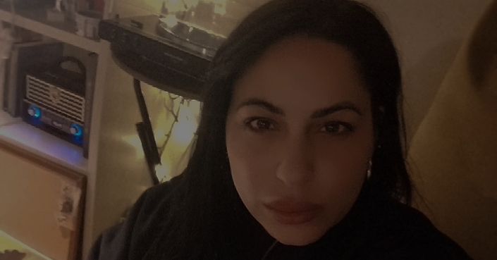 Sofie Jeanne d'Art: «Το Dark Blooms είναι ένα ηχητικό ημερολόγιο εσωτερικής αντίστασης»