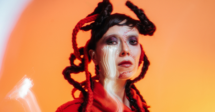 Η ολίνα μοιράζεται το sophomore album της «Τι σε συγκίνησε;» 