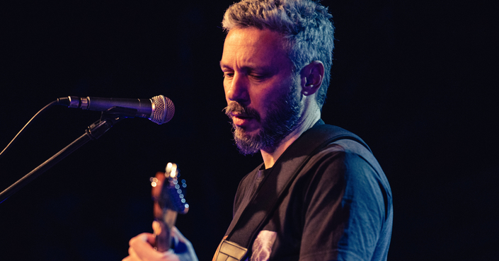 O Αλκίνοος Ιωαννίδης στο Ηνωμένο Βασίλειο 