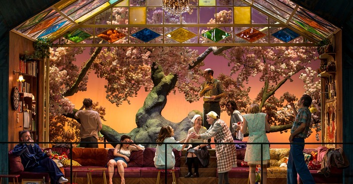 Είδαμε: "Βυσσινόκηπος" του Α. Τσέχοφ, σε σκηνοθεσία Ε. Λυγίζου // Κήπος με πολλά χρώματα και λίγα αρώματα