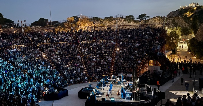 Η Patti Smith στον Λυκαβηττό | Λίγο πριν κλείσουν τα φώτα… θα ξανασυναντηθούμε.