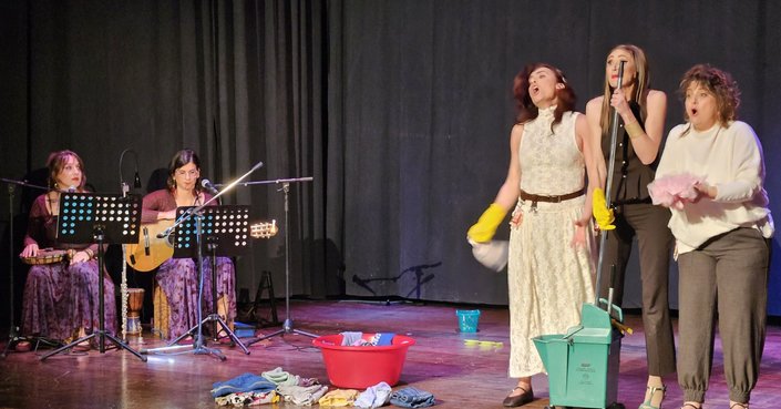MomAndTheCity // Επιχείρηση Συνέντευξη Πες τα ρε μάνα - Στέλλα Σκορδαρά